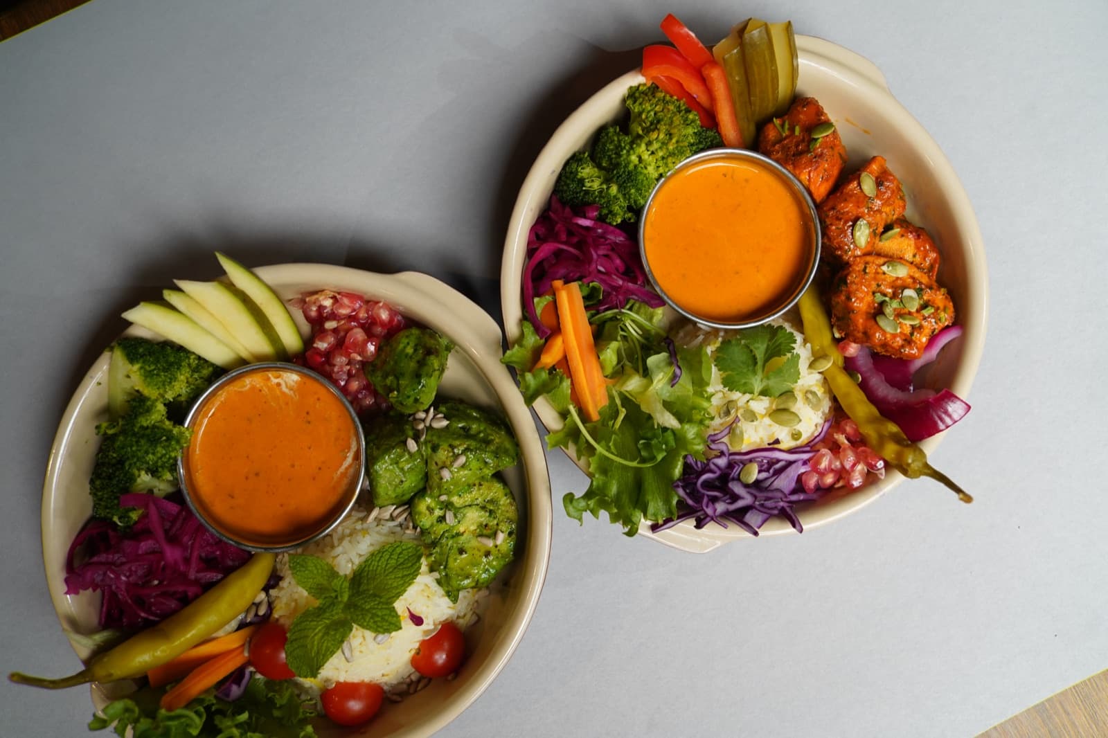 Lettuce-bowl med ferske ingredienser